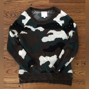 Romeo & Juliet Couture Camo Sweater - Size Small